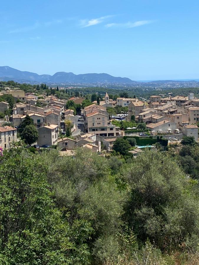 Charmant Appartement Au Coeur Du Village Tourrettes-sur-Loup Exterior foto